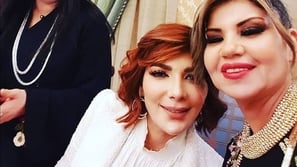 فيديو أصالة تتصرف بعفوية وتخلع حذاءها خلال حفل