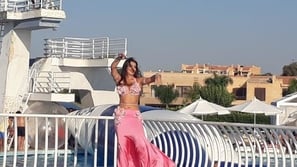 صور الراقصة الاستعراضية جوهرة تحي حفل سكاى بول بالساحل الشمالى