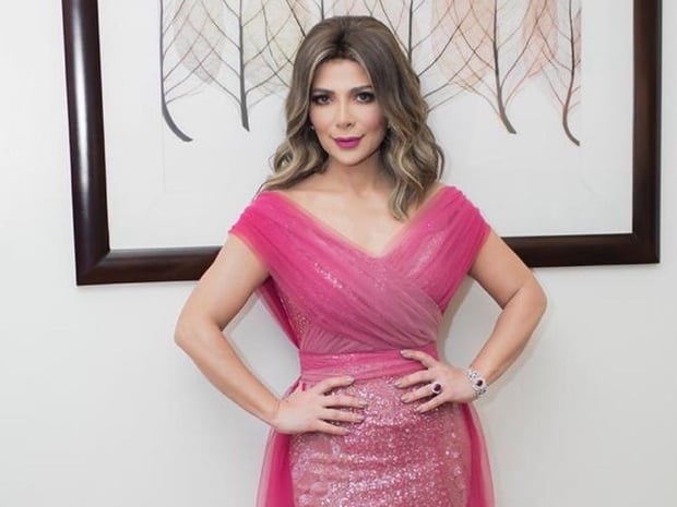 أصالة تثير الجدل بصور مثيرة مع رجل غريب