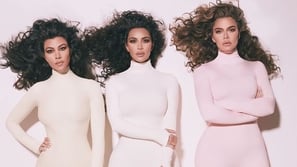 كيم كارداشيان تهدد شقيقتها كورتني بعد خلاف حاد بينهما.. هذا هو السبب