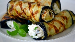 فيديو حضري مقبلات الباذنجان المشوي مع الجبن على الطريقة البلقانية