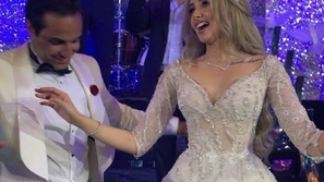 فيدو رقص هنا الزاهد وأحمد فهمي مع محمد حماقي وأكرم حسني يشعل زفافهما