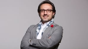 فيديو يكشف تطور الحالة الصحية للإعلامي شريف مدكور بعد نقله للمستشفى