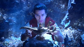 فيديو مينا مسعود بطل فيلم Aladdin يوجه رسالة باللهجة العامية للمصريين